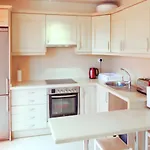 Cozy In 60 M² With Shared Pool アパート