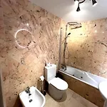Cozy In 60 M² With Shared Pool アパート