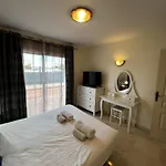 Cozy In 60 M² With Shared Pool アパート *