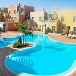 Cozy In 60 M² With Shared Pool パルム・マール