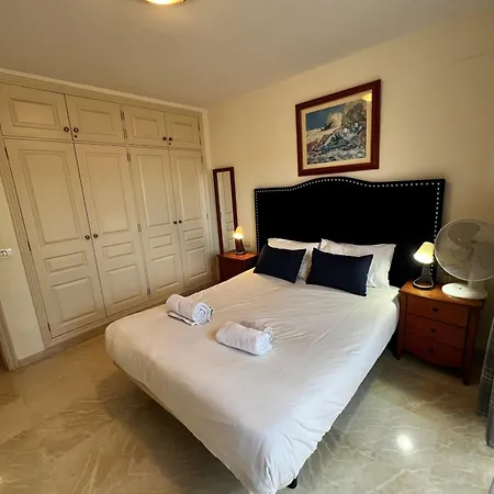Mar Seaview Apartment: Retreat With Pool Apartment