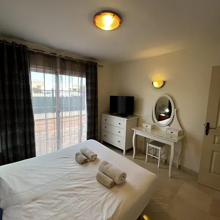 Cozy In 60 M² With Shared Pool Apartment *
