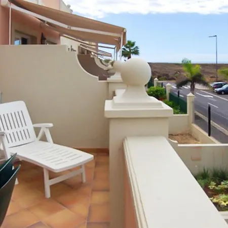 Mar Seaview Apartment: Retreat With Pool